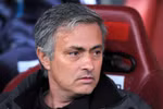 Mourinho ỡm ờ tương lai, tranh thủ khiêu khích Casillas