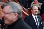 Sir Alex không thèm bắt tay, Benitez nổi cáu