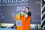 Sinh viên ngành Thiết kế thời trang được thực hành trong show diễn