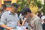 Học sinh nhiều tỉnh về Thủ đô dự thi vào 10 của 2 trường chuyên thuộc ĐHQG HN