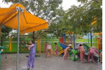 Giáo viên Đà Nẵng vừa dạy học, vừa di chuyển thiết bị để chạy bão Noru