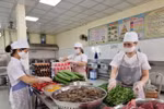 Quảng Ninh thực hiện các giải pháp đảm bảo vệ sinh ATTP trong bếp ăn trường học