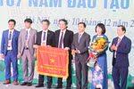 Trường đại học Dược Hà Nội nhận bằng khen và cờ thi đua của Thủ tướng Chính phủ