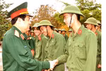 Bộ trưởng Phùng Quang Thanh thăm, làm việc tại Côn Đảo 