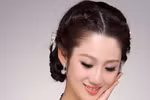 Tóc búi yêu kiều cho cô dâu tóc ngắn