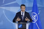 NATO kêu gọi thành viên tăng cường chi tiêu quốc phòng 