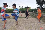Tuổi thơ của ba, tuổi thơ của con trong những ngày hè
