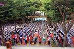 Dồn học sinh giỏi vào một lớp học, không là lớp chọn thì gọi là lớp gì?