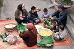 Bánh chưng trong mâm cỗ Tết của người Việt