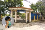 Khám sức khỏe cho học sinh bị uống nước giẻ lau bảng, không có gia đình cô Hương