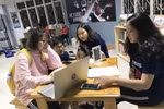 Chuyện của những người đưa học sinh Việt Nam đi chinh phục nhà lãnh đạo trẻ