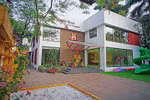 Quận Tây Hồ đóng cửa Maple Bear Westlake Point vì nhốt học sinh vào tủ quần áo