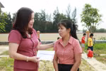 Ngày nhà giáo, ngành Giáo dục Quảng Trị tri ân đồng nghiệp, tặng quà học sinh