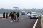Cảnh sát đấu súng với con nghiện giải phóng con tin