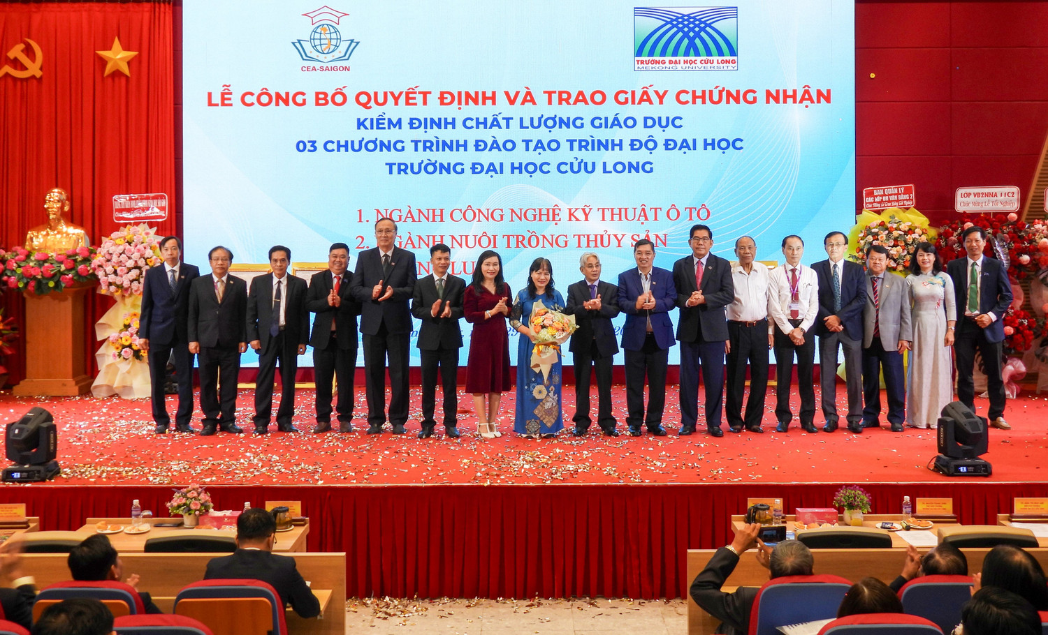 4-le-cong-bo-quyet-dinh-va-trao-giay-chung-nhan-kiem-dinh-chat-luong-giao-duc-03-ctdt-trinh-do-cho-truong-dh-cuu-long.jpg