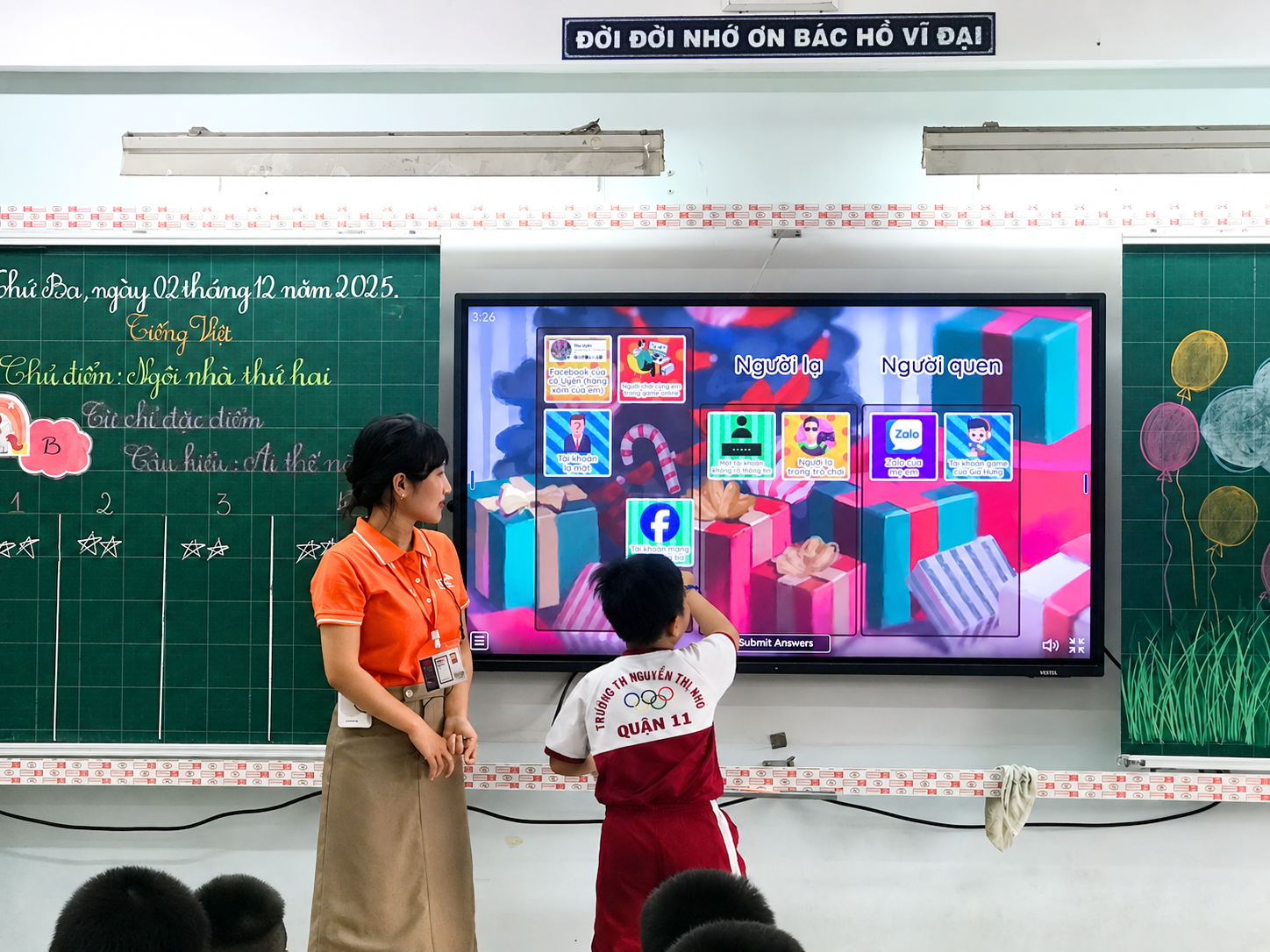 hoc-sinh-tham-gia-hoat-dong-tuong-tac-tren-nen-tang-so-trong-mot-tiet-hoc-cua-kdc-education.png