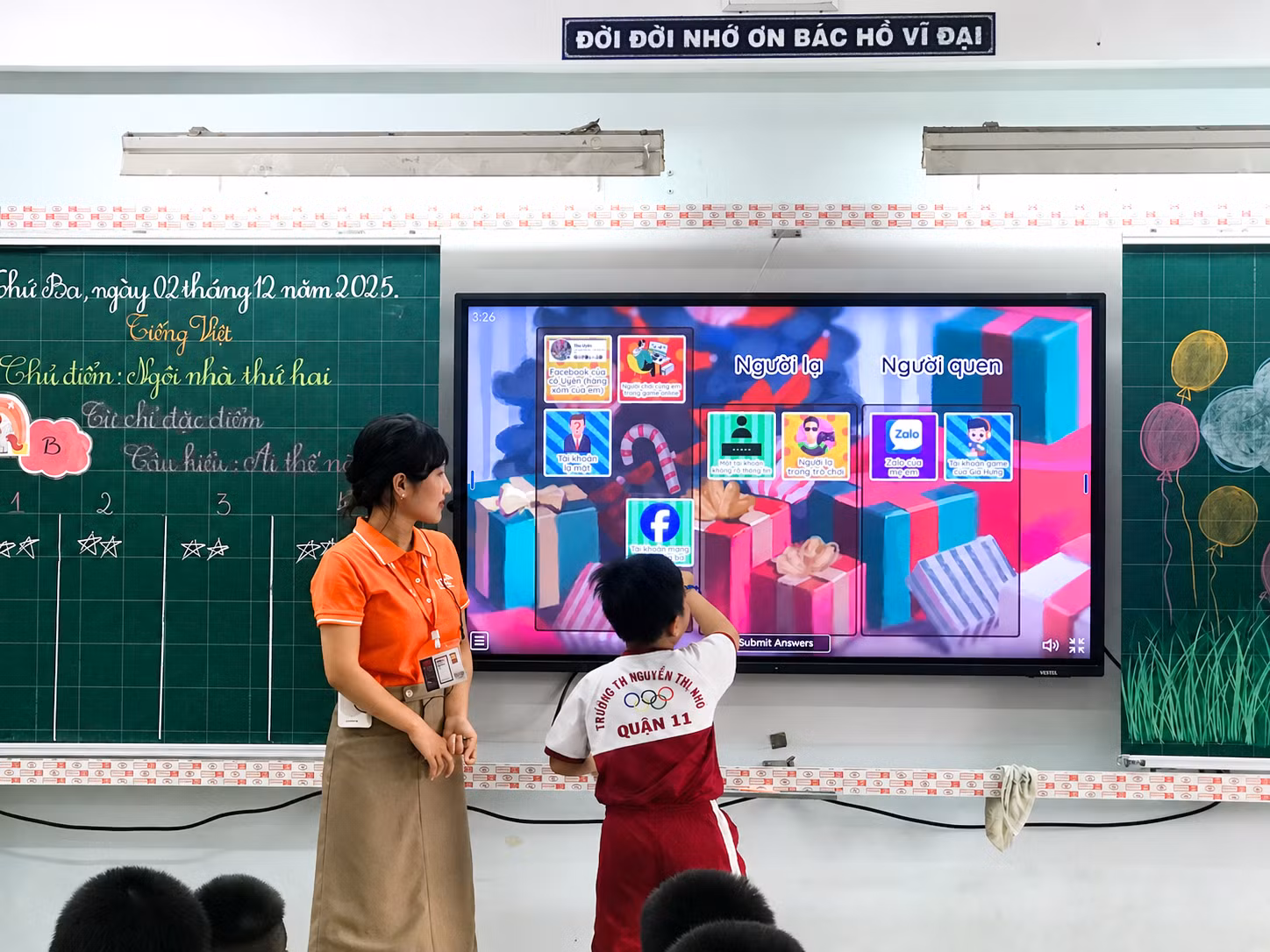 hoc-sinh-tham-gia-hoat-dong-tuong-tac-tren-nen-tang-so-trong-mot-tiet-hoc-cua-kdc-education.png