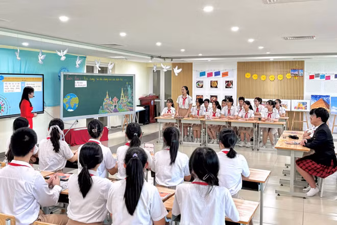 Hiệu trưởng cho rằng chuyển xếp chức danh mới không căn cứ tỷ lệ cơ cấu hạng là hợp lý