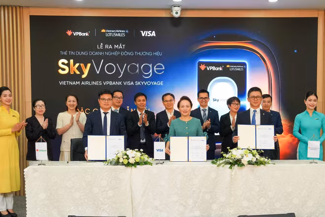 Vietnam Airlines, VPBank và Visa ra mắt thẻ đồng thương hiệu doanh nghiệp