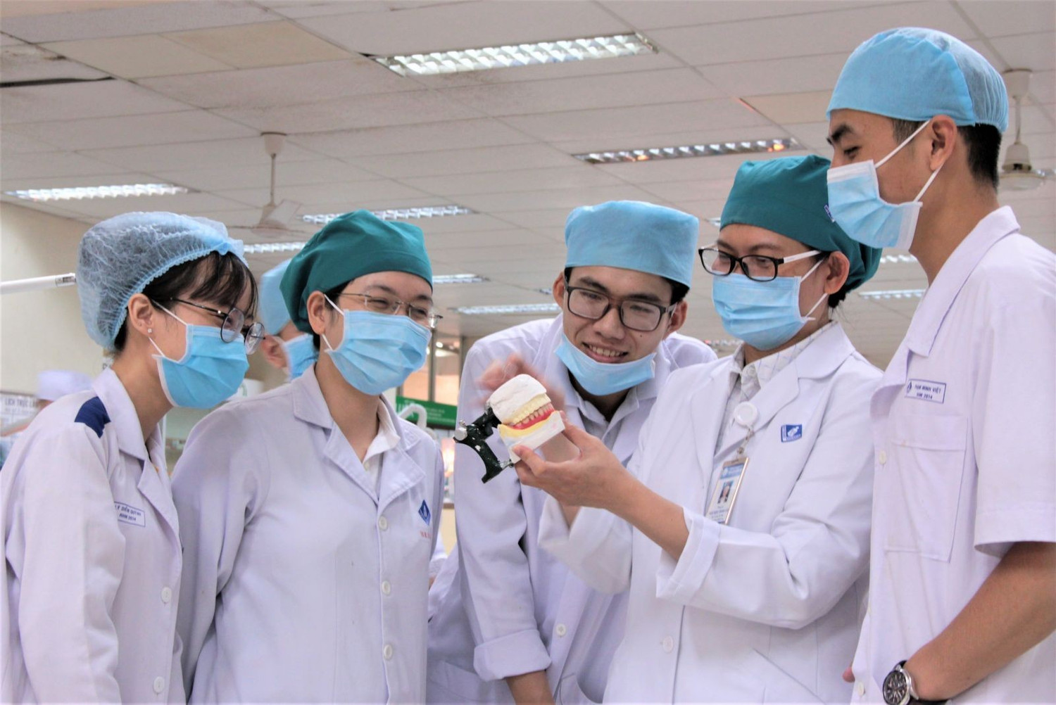 sv-truong-dh-y-duoc-hcm.jpg