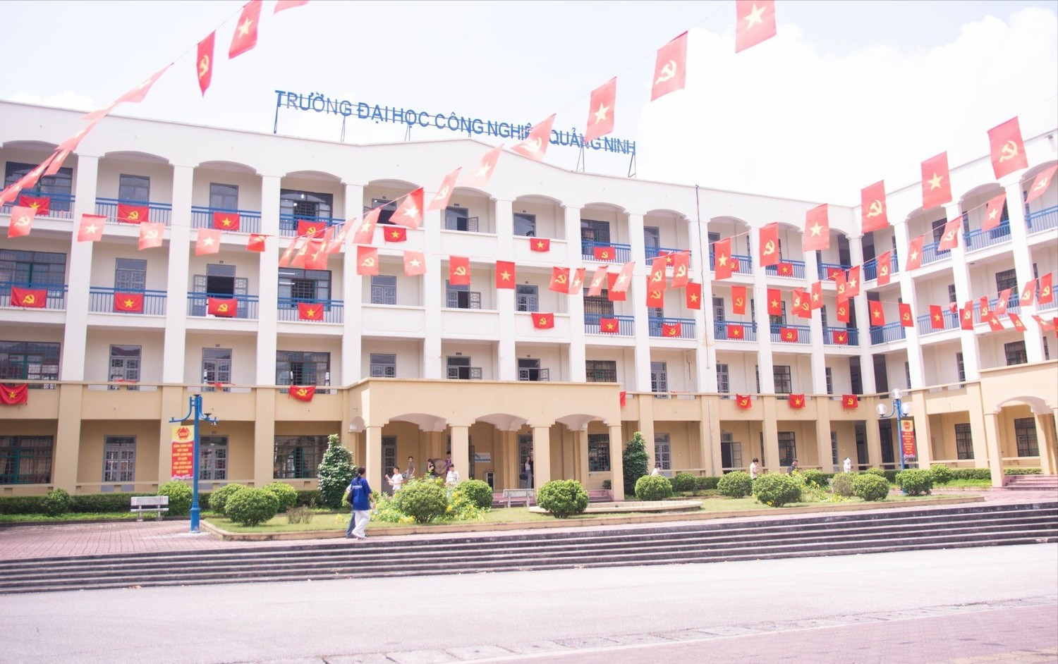 cong-nghiep-quang-ninh.jpg