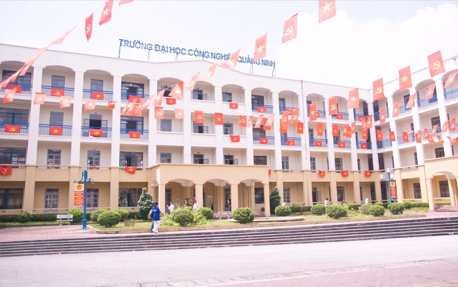 cong-nghiep-quang-ninh.jpg