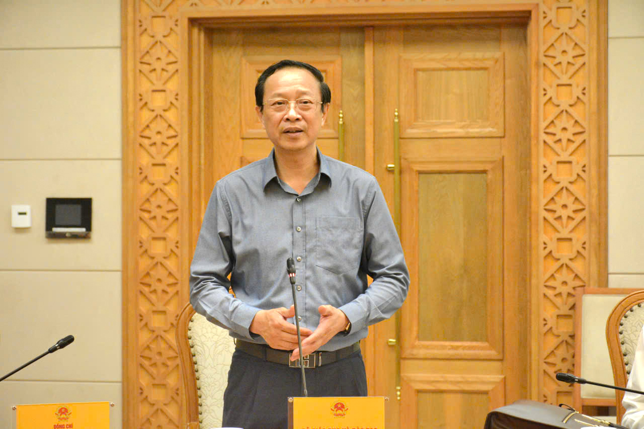 Thứ trưởng Thường trực Bộ Giáo dục và Đào tạo Phạm Ngọc Thưởng trao đổi tại buổi làm việc. Ảnh: Bộ Giáo dục và Đào tạo
