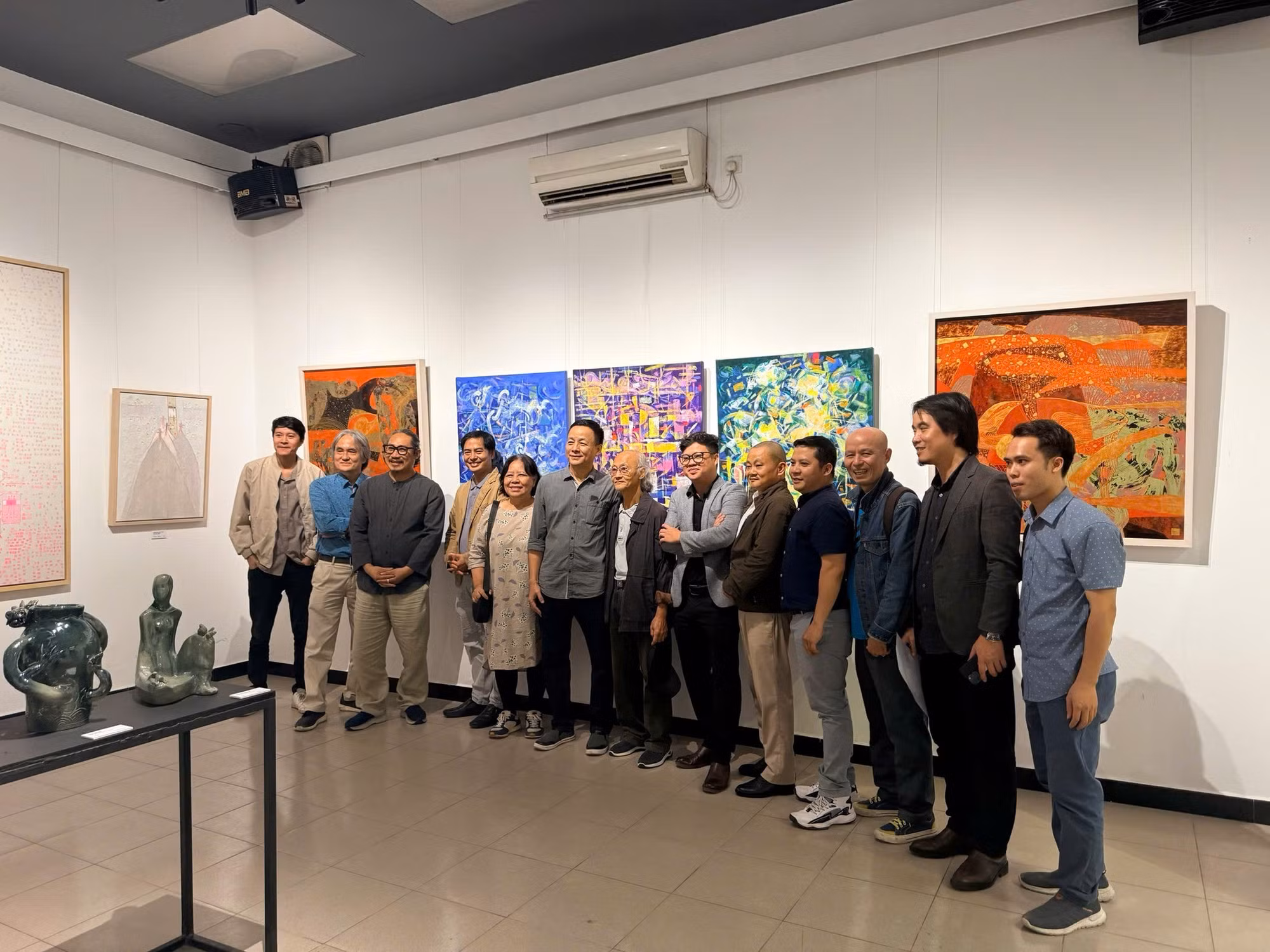 Triển lãm Mỹ thuật là sự kiện thường niên của Khoa Thiết kế Mỹ thuật để giới thiệu tới công chúng những tác phẩm nghệ thuật là thành quả sáng tác mới nhất, phản ánh tinh thần say mê sáng tạo và ý thức trong việc gắn kết giữa thực hành nghề nghiệp với công tác giảng dạy của mỗi giảng viên - nghệ sĩ. Ảnh: NTCC.