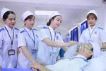 Hệ thống y tế cần nhiều điều dưỡng nhưng nhiều trường đại học năm nào cũng tuyển không đủ chỉ tiêu