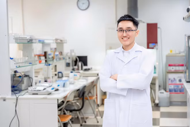 Từ cơ duyên chuyển ngành đến hành trình giành học bổng quốc tế hơn 5 tỷ đồng của nam sinh Phenikaa 