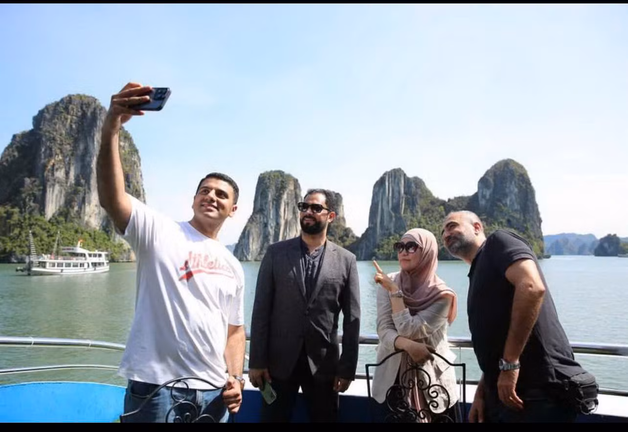 dai-hoc-ha-long-2.jpg