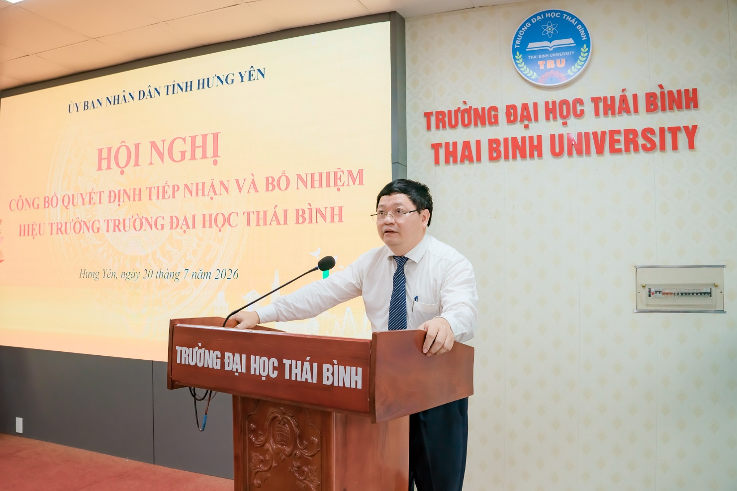 Phó Giáo sư, Tiến sĩ Phạm Quốc Thành, Hiệu trưởng Trường Đại học Thái Bình phát biểu nhận nhiệm vụ.