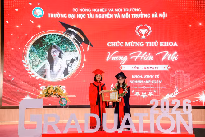 Từ "mối duyên" ngoài dự tính đến thủ khoa đầu ra Trường Đại học Tài nguyên và Môi trường Hà Nội