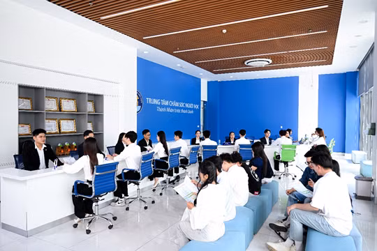 Trường Đại học Văn Hiến chào đón phụ huynh và thí sinh đến tìm hiểu thông tin tuyển sinh cả thứ bảy và chủ nhật