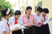 Nhà xuất bản Giáo dục Việt Nam trao gần 600 bản sách cho học sinh vùng biên Gia Lai