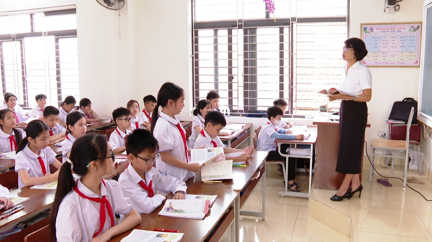 nganh-giao-duc-ninh-binh-thi-dua-day-tot-hoc-tot-75021.jpg