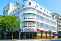 Hiệu trưởng Trường ĐH Ngân hàng TPHCM nói học phí quá hạn nhằm "răn đe" SV, dừng thu sau phản ánh