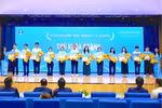 VHU tặng xe máy điện và học bổng cho thí sinh là thủ khoa, á khoa, tân sinh viên đạt từ 27.5 điểm