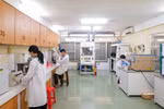 Học ngành Công nghệ Vật liệu, SV được thực hành tại phòng thí nghiệm hiện đại