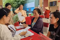 TPHCM: Nhiều phụ huynh đến phường xin đổi kết quả phân tuyến tuyển sinh lớp đầu cấp 