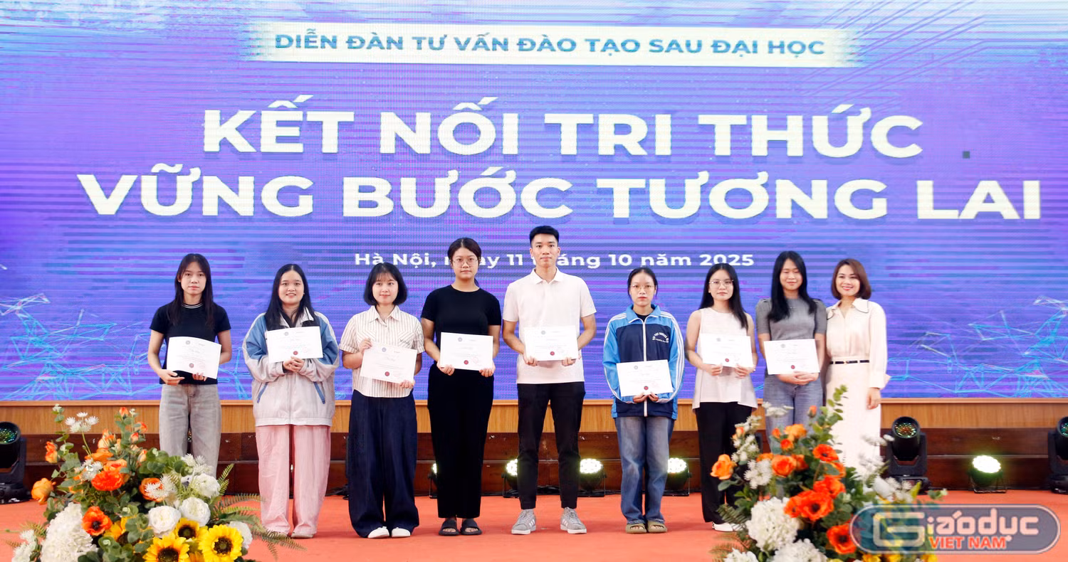 gdvn-trao-hoc-bong-coc-coc.jpg