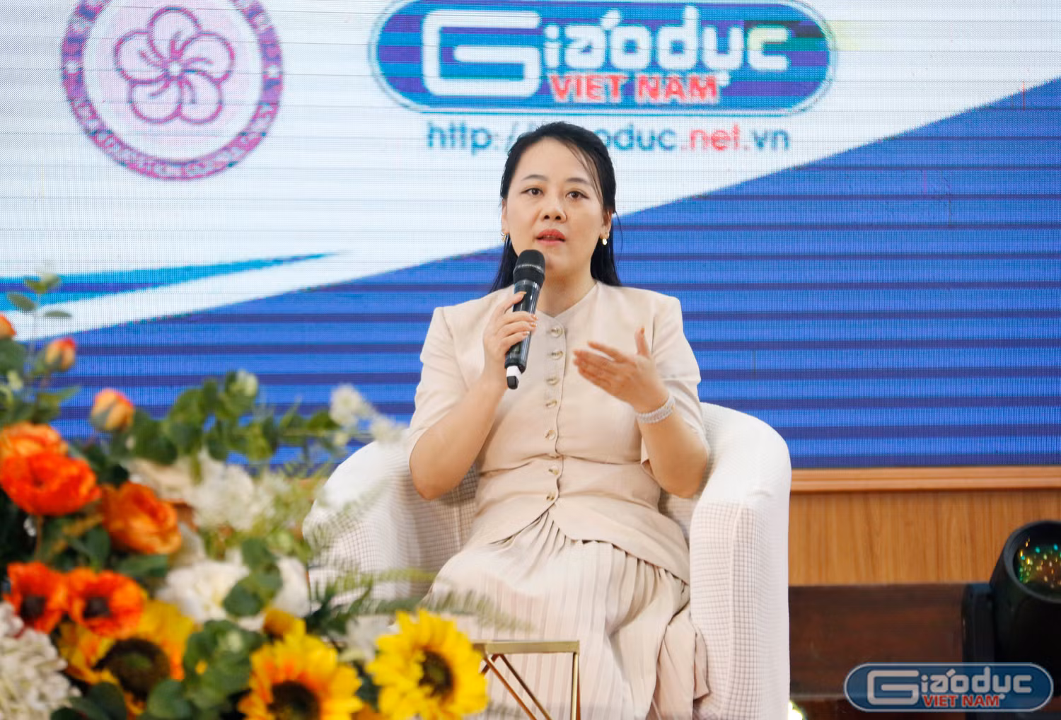 gdvn-huyen-trang-xanh-sm.jpg