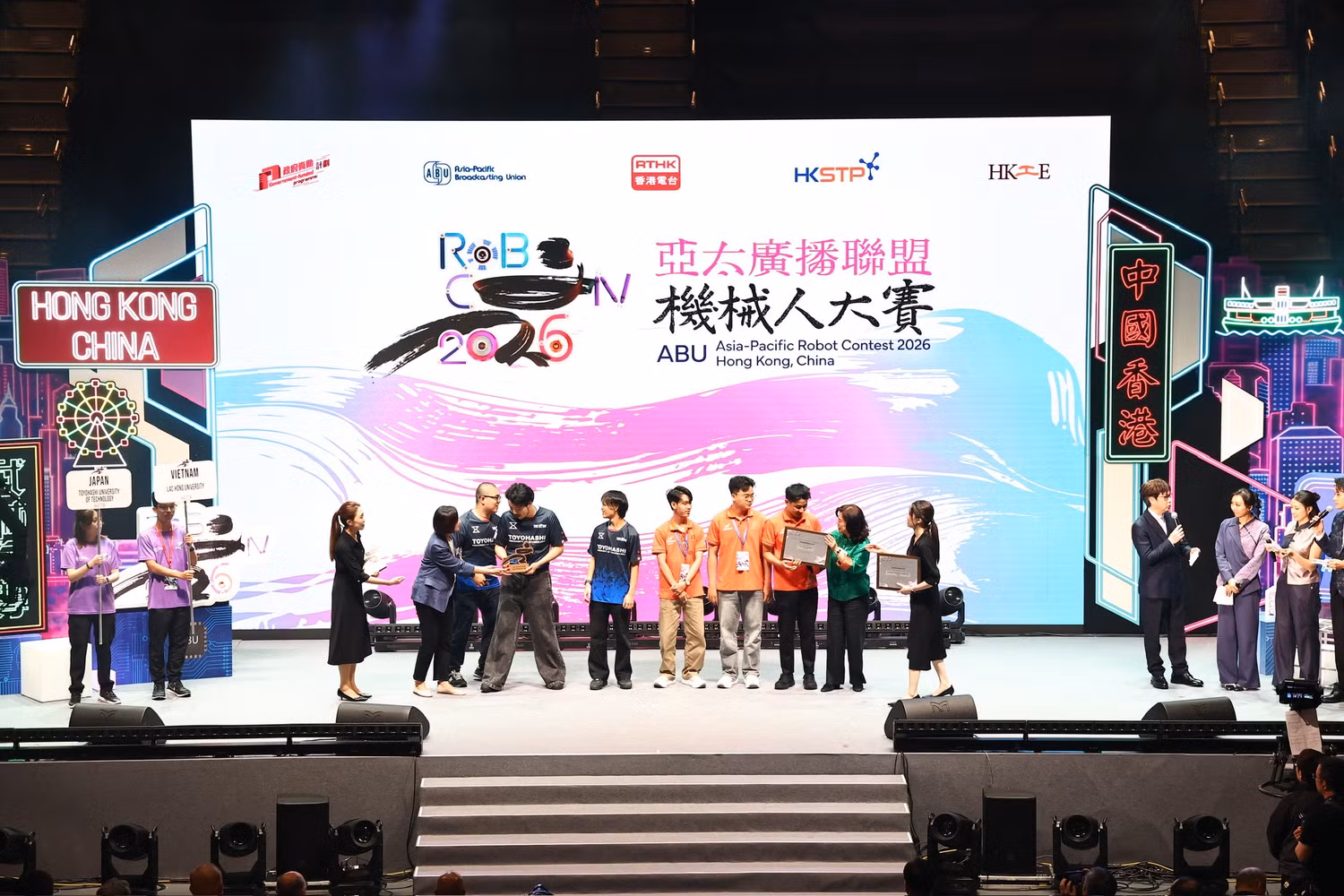 Đội tuyển LH-FOF của Trường Đại học Lạc Hồng giành Giải Ba tại ABU Robocon 2026. Ảnh: NTCC.