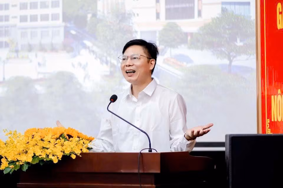 Giáo sư, Tiến sĩ, Nhà giáo ưu tú Phạm Văn Điển - Hiệu trưởng Trường Đại học Lâm nghiệp. Ảnh: NVCC.