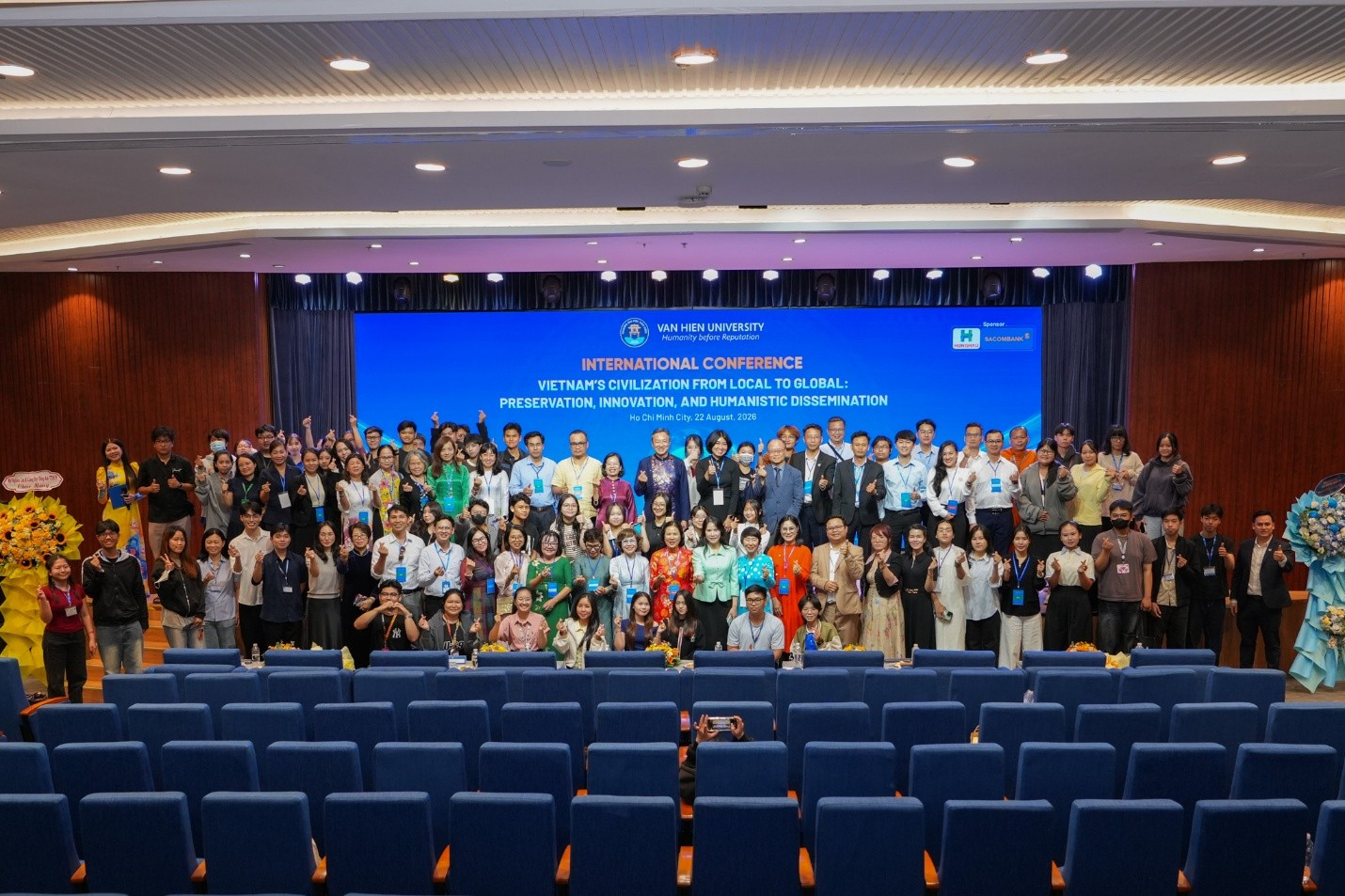 Hội thảo khoa học quốc tế “Văn hiến Việt Nam từ bản địa đến toàn cầu”, với sự tham dự của đông đảo học giả, nhà nghiên cứu, giảng viên, sinh viên và đại biểu trong và ngoài nước.