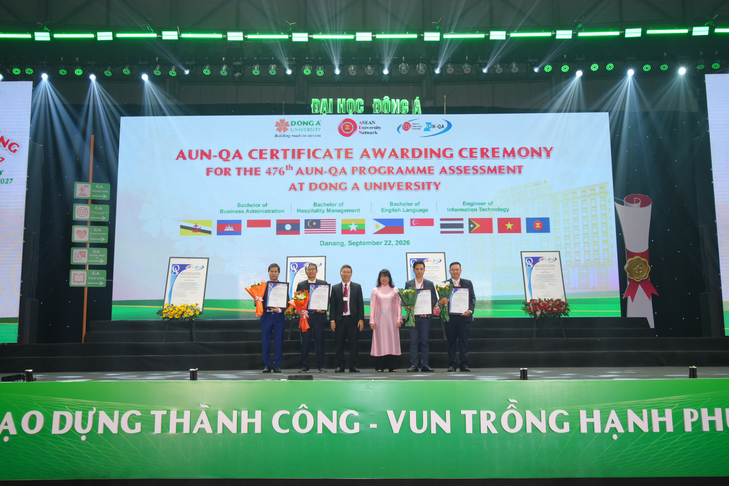 trao-cn-aun-laf02874.jpg