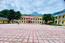 Dân vận khéo tạo sự đồng thuận giúp sân trường khang trang, đường vào trường được mở rộng