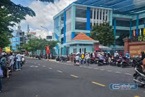 TPHCM: Trường TH Hùng Vương chưa tổ chức ăn bán trú, nhiều phụ huynh phải xin nghỉ làm đưa đón trẻ