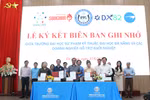 Đại diện lãnh đạo Trường Đại học Sư phạm Kỹ thuật, Đại học Đà Nẵng ký kết hợp tác với các doanh nghiệp khởi nghiệp. Ảnh website trường