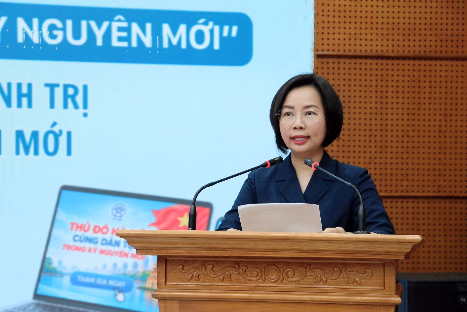 Ủy viên Ban Thường vụ Thành ủy, Bí thư Đảng ủy, Chủ tịch Ủy ban MTTQ Việt Nam thành phố Hà Nội Bùi Huyền Mai phát biểu tại Chương trình. Ảnh: hanoi.gov.vn